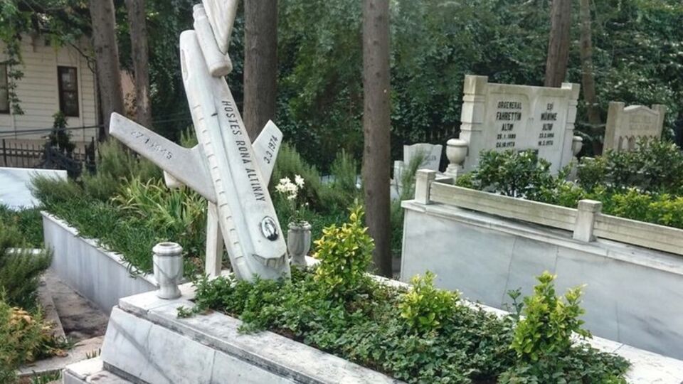 Düşen D-10, mezartaşı oldu