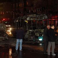 İstanbul'da halk otobüsüne molotoflu saldırı!