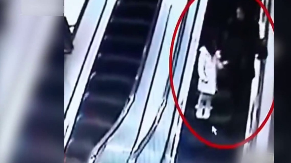 Çin'de yürüyen merdiven kazası