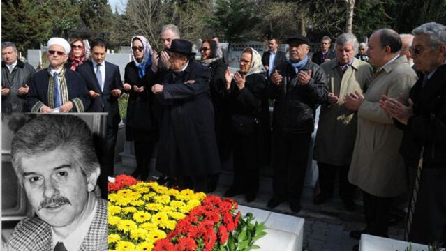 Gazeteci Çetin Emeç mezarı başında anıldı