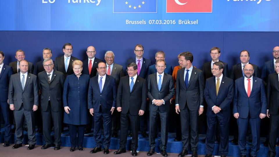 Zirvede Türk bayrağı hassasiyeti!