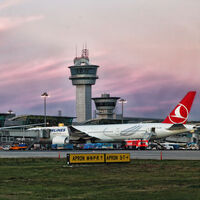 İstanbul'un bu görüntüsü pilotu da kuleyi de şaşırttı!