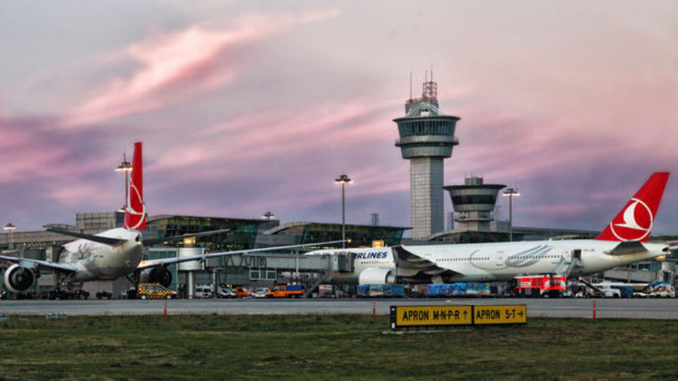 İstanbul'un bu görüntüsü pilotu da kuleyi de şaşırttı!