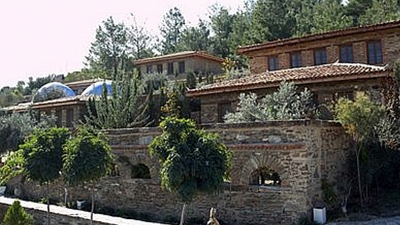 Ödüllü köy davalık oldu