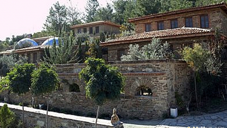 Ödüllü köy davalık oldu