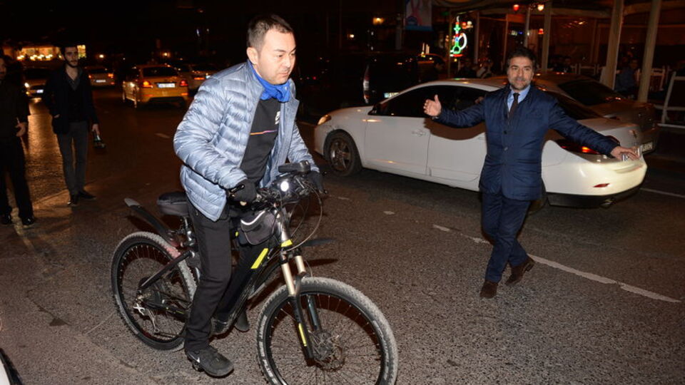 Millet Ferrari'ye ben bisiklete