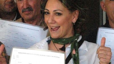 Özlem Tekin mazbatasını aldı