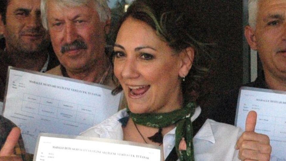 Özlem Tekin mazbatasını aldı