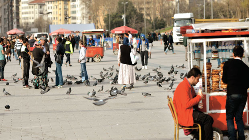 Taksim'in curcunasına bir de karanlık eklendi