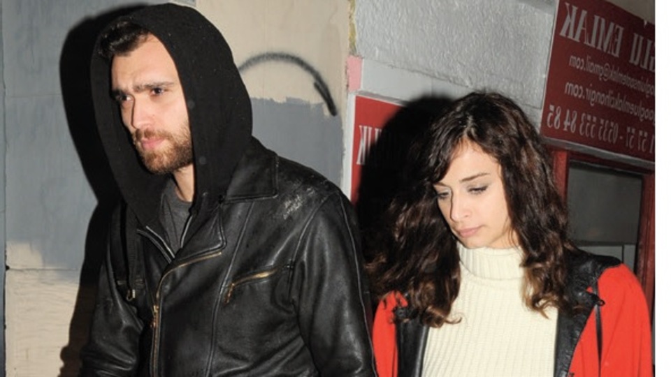 Beril aşkı sözünü unutturdu