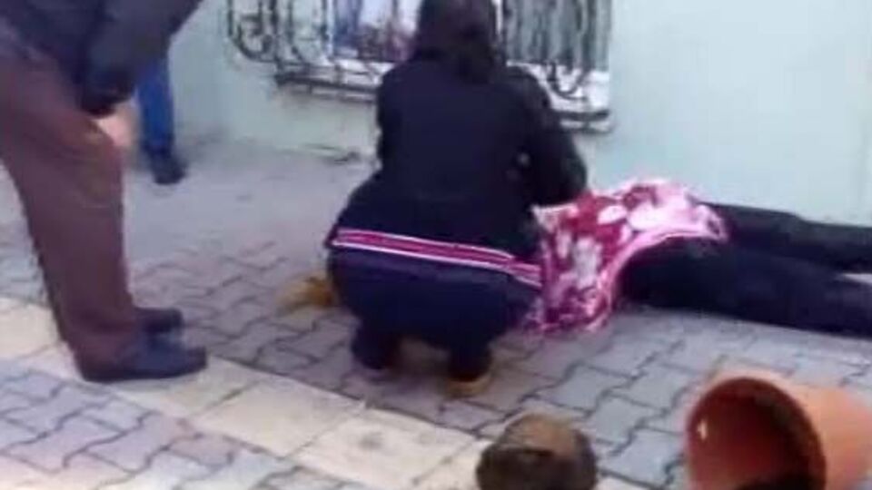 Yer: İstanbul! Komşular eşini öldürmek isteyen kocaya saksı yağdırdı