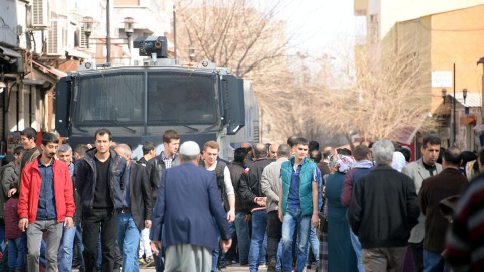 Eve gizlenen PKK'lılarla çatışma!