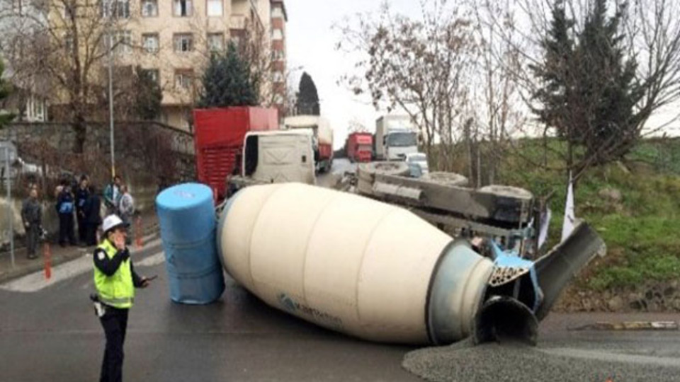 İstanbul'daki tehlikeli kavşak yine can aldı!