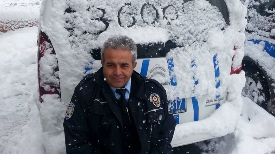 Sosyal medya fenomeni polis cinnet geçirdi!