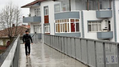 'Evimin içi görünüyor' dedi, yıkım kararı çıkarttı!