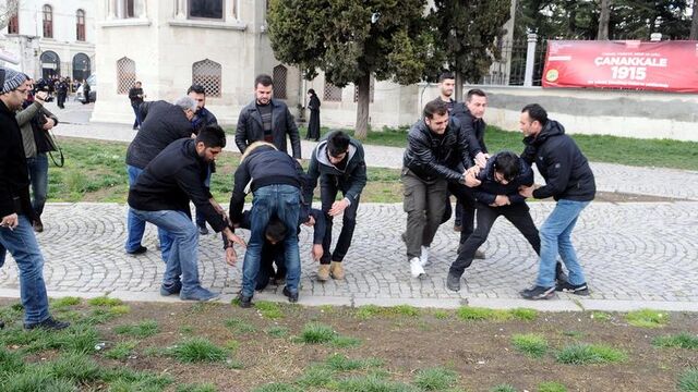Beyazıt Meydanı'nda gerginlik: 7 gözaltı!