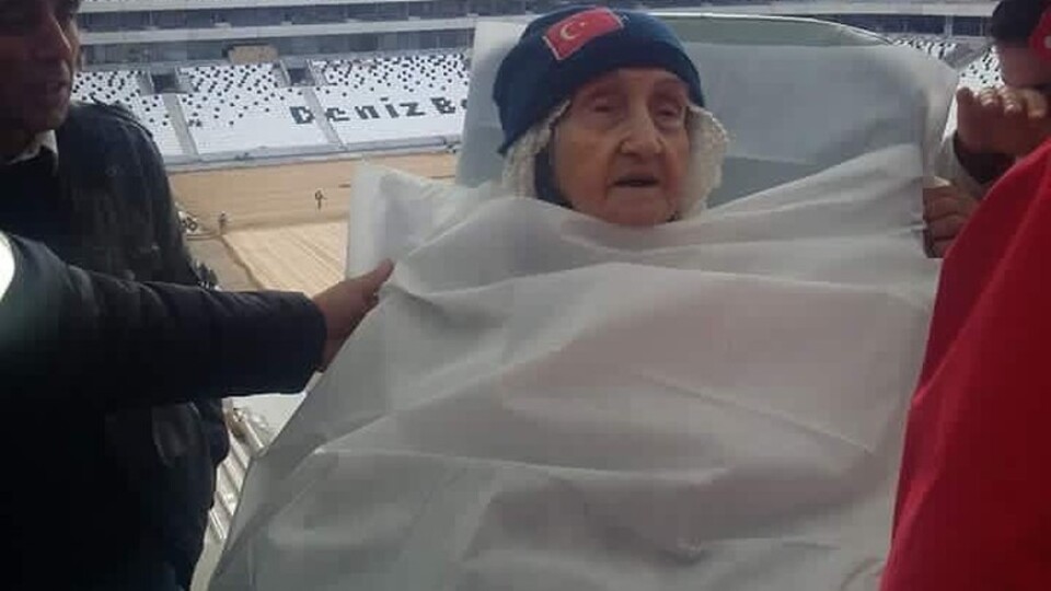 Meryem nine sedyeyle Arena'da!