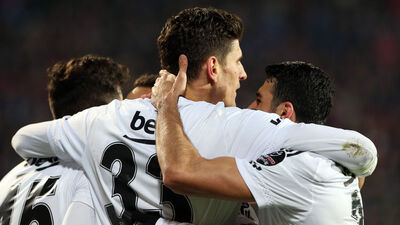 35 bin Feet'te şampiyonluk şarkıları!