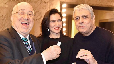 Macias'tan Sam'a övgü