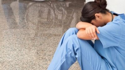 "7 aylık hamile doktor hastasının saldırısına uğradı"