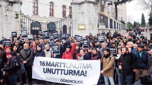 16 Mart'a karanfilli anma
