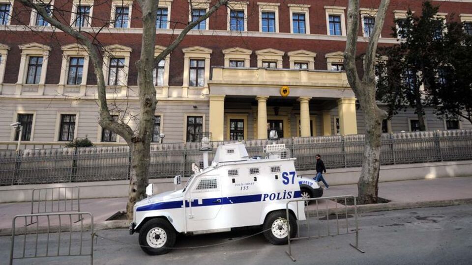 O başkonsolosluk bugün de kapalı!