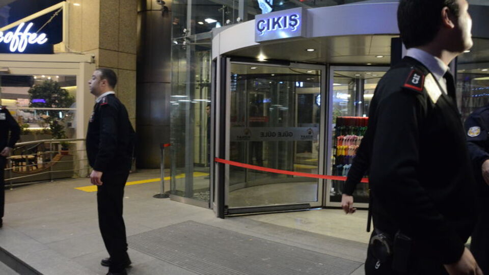 Polis AVM'lere girecek!