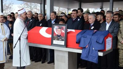 Şehit polis damatlığıyla uğurlandı