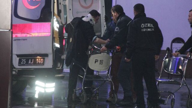 Erzurum'da korkutan kaza: 18 polis yaralı
