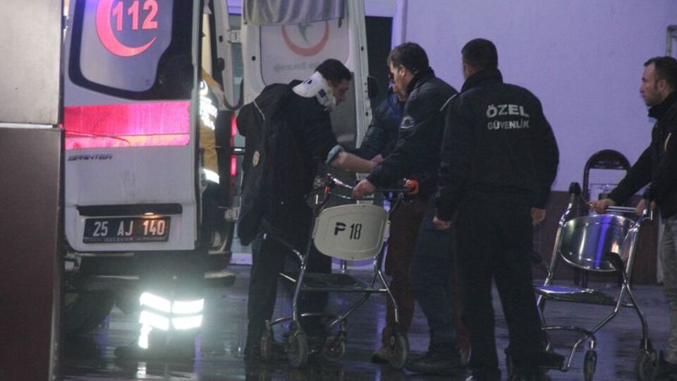 Erzurum'da korkutan kaza: 18 polis yaralı