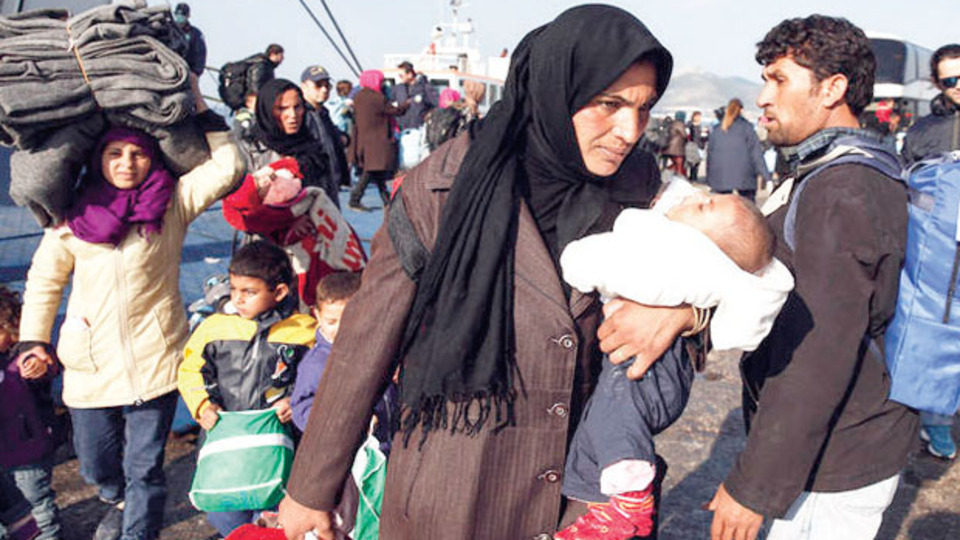 Göçmenler feribotla dönecek