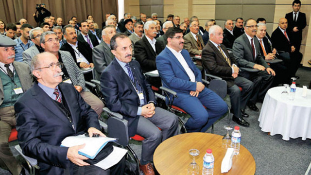 Üniversitede Alevi dedeleri semineri