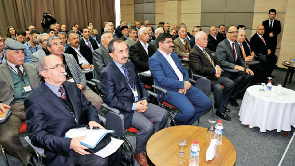 Üniversitede Alevi dedeleri semineri