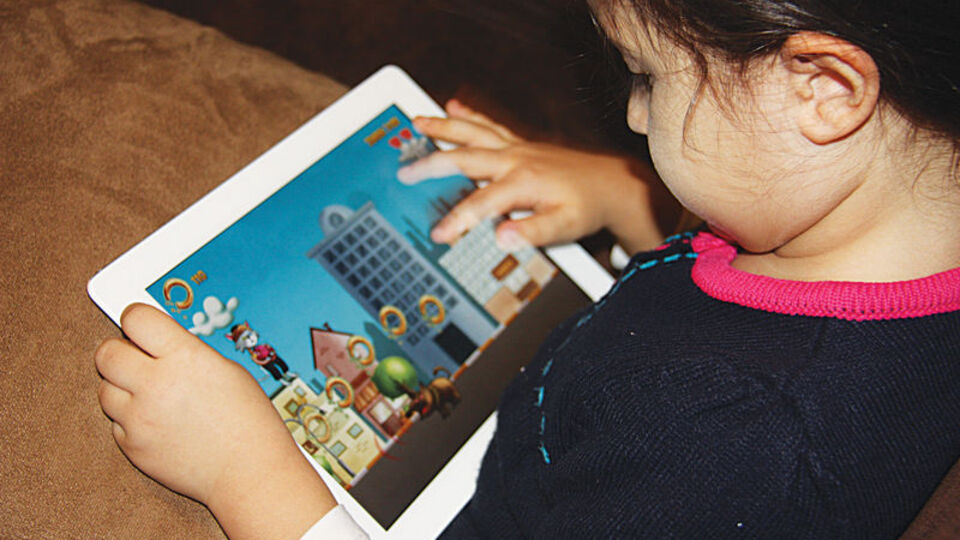 Çocukları 3 yaşına kadar teknolojiyle tanıştırmayın!