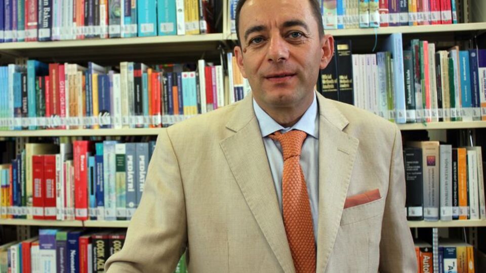 O profesör görevinden istifa etti