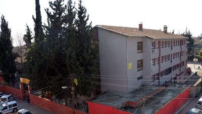 Selfie uğruna okul çatısına çıktılar, terör alarmı verildi!