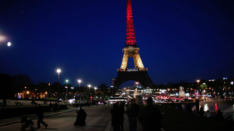 Eyfel Kulesi'nde terör mesajı