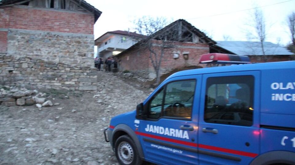 Oynarken boynuna dolanan iple hayatını kaybetti