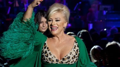 Ünlü sanatçı soyadını değiştirdi