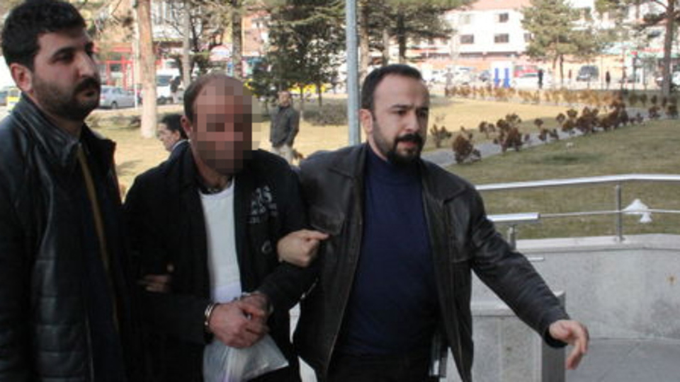 Evli kızına tecavüz etti!