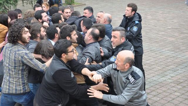 Üniversitede arbede: 22 gözaltı!