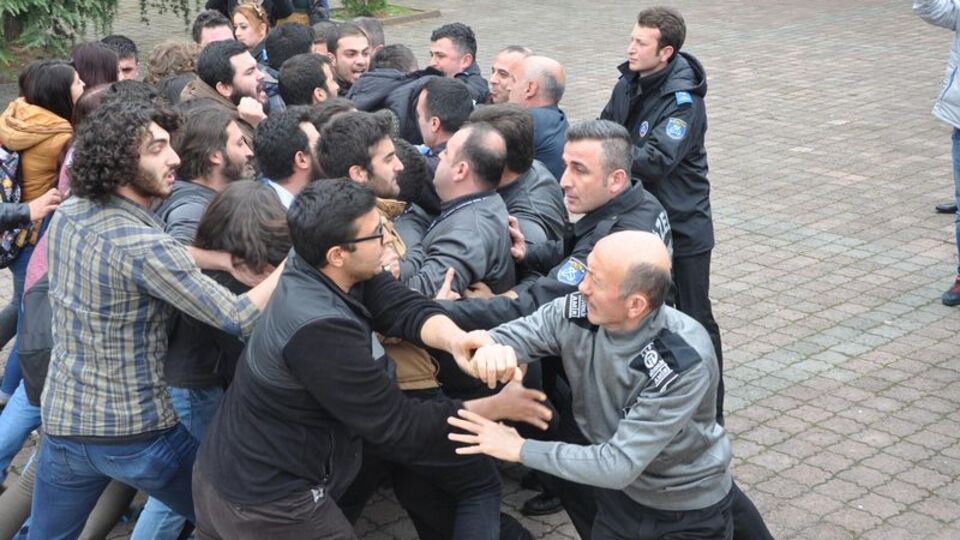 Üniversitede arbede: 22 gözaltı!