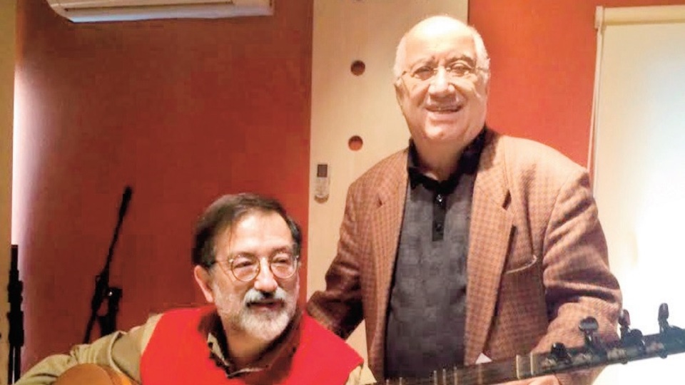 Bardakçı çaldı Özerman okudu
