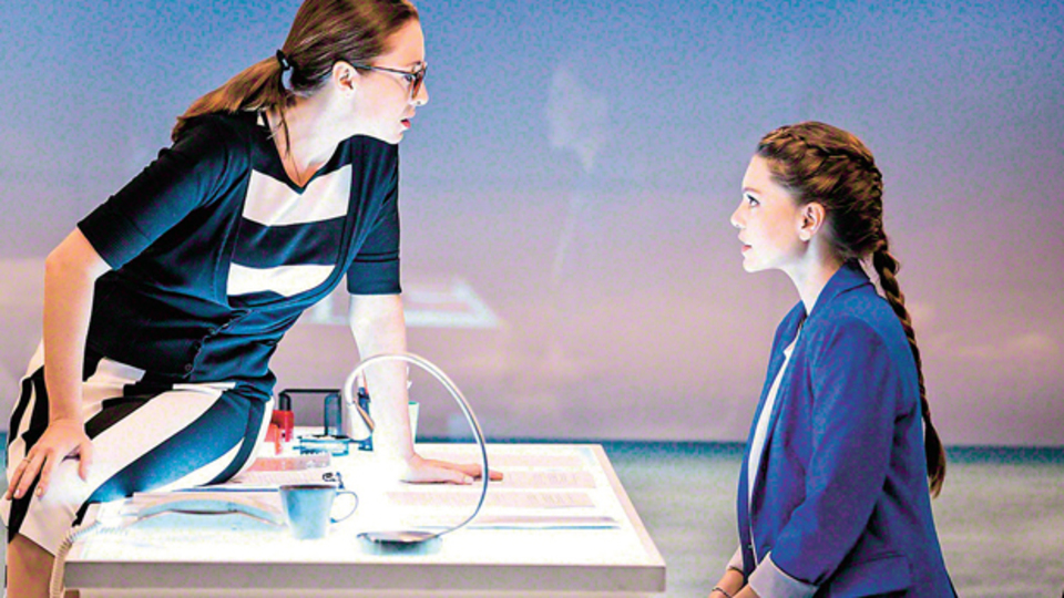 Herkesin gözü sahnede...