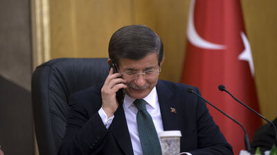 Davutoğlu'ndan canlı yayında zor görüşme