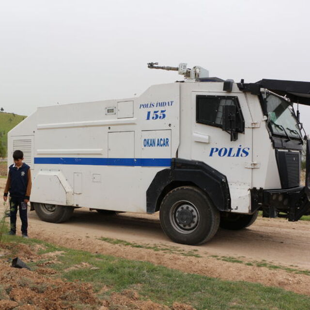 TOMA'lar ağaç suladı