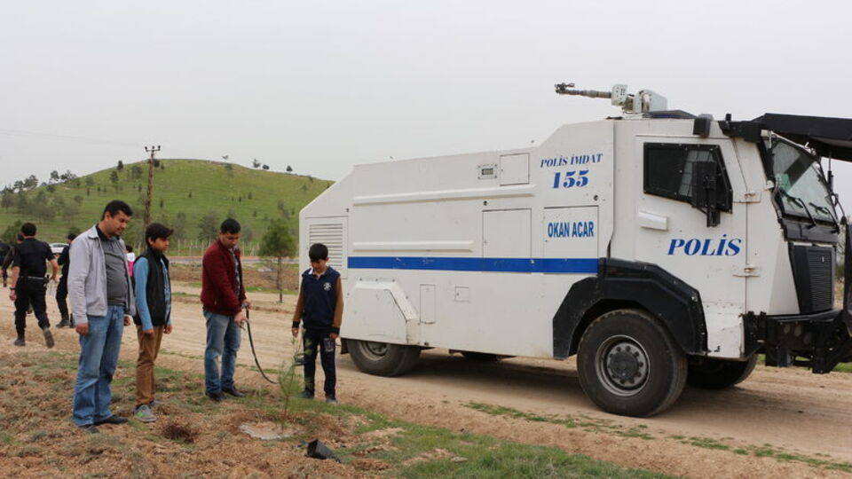 TOMA'lar ağaç suladı