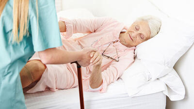 Yaz aylarında yaşlıları bekleyen büyük tehlike!