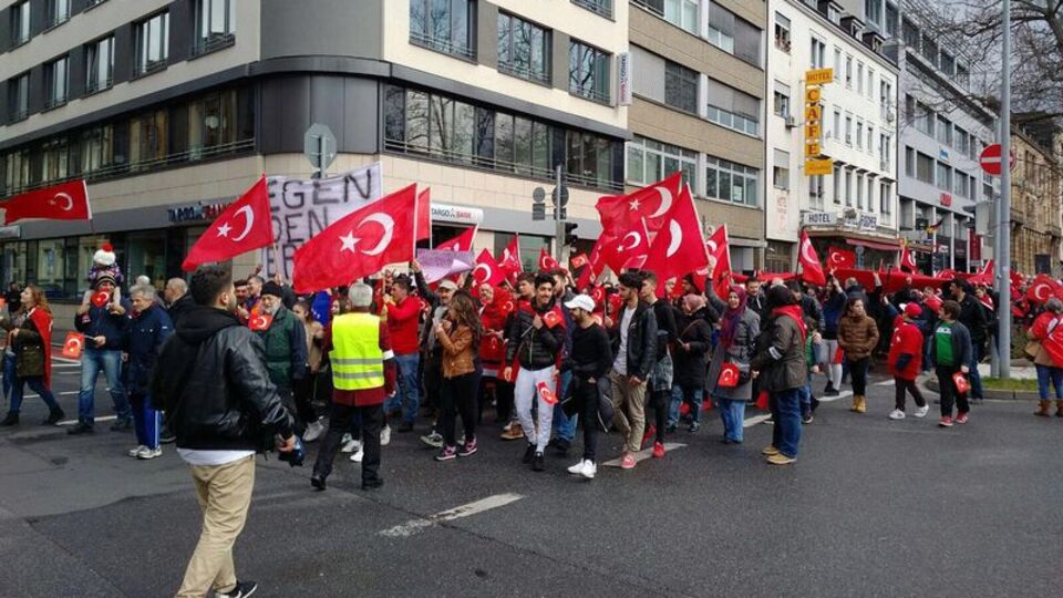 Almanya'da Türklere saldırı!