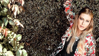 7 saat gelinlik denedi